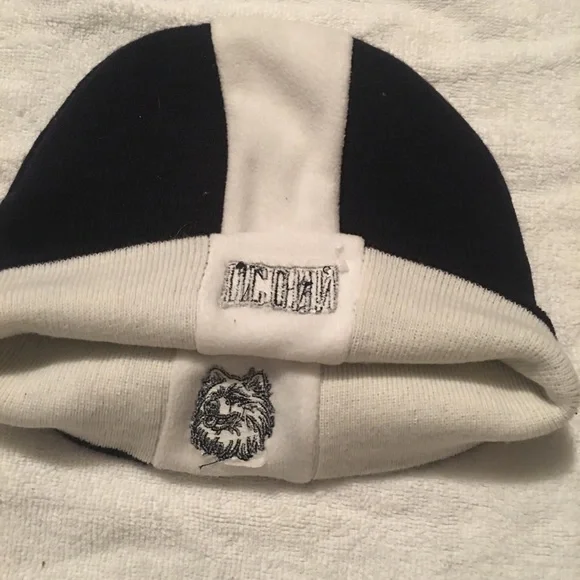 UCONN hat - Picture 2 of 3